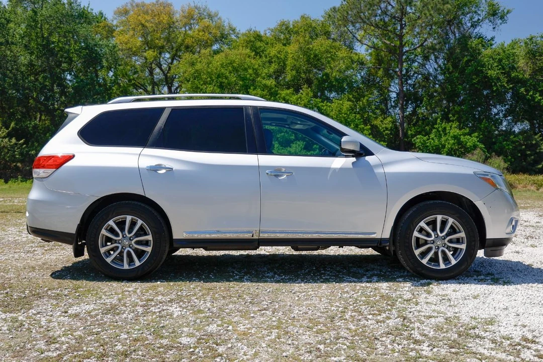 2013 Nissan Pathfinder 4th Gen - Image 13 of 31