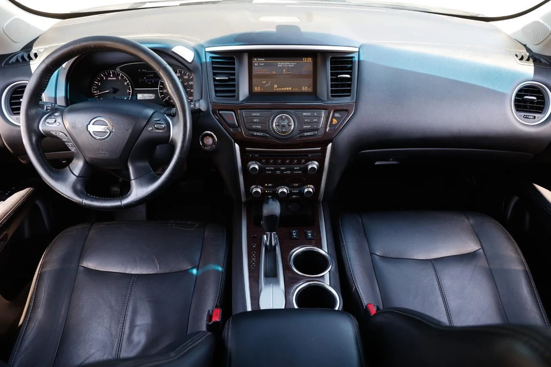2013 Nissan Pathfinder 4th Gen - Image 2 of 31