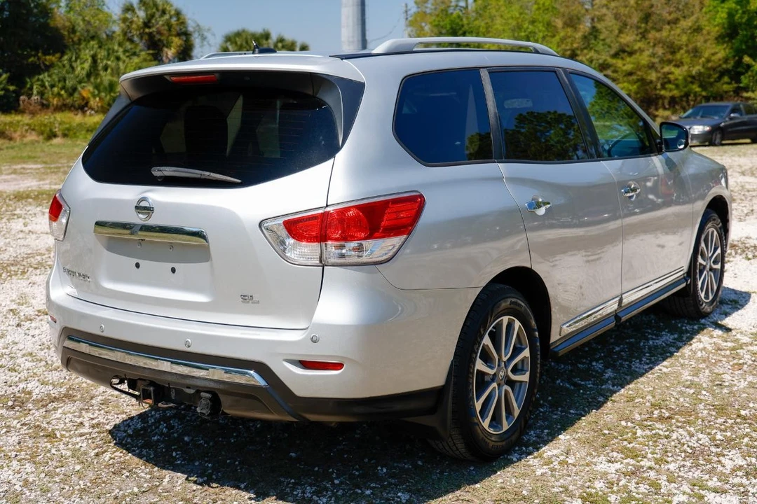 2013 Nissan Pathfinder 4th Gen - Image 11 of 31