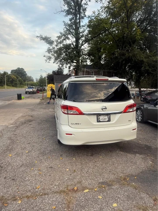 2013 Nissan Quest - Image 3 of 6