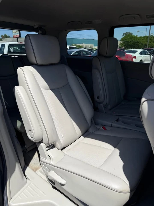 2013 Nissan Quest - Image 10 of 16