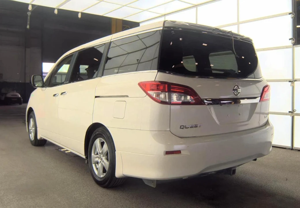 2013 Nissan Quest - Image 6 of 12