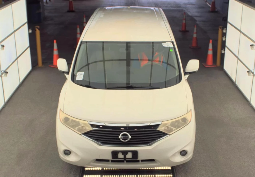 2013 Nissan Quest - Image 2 of 12