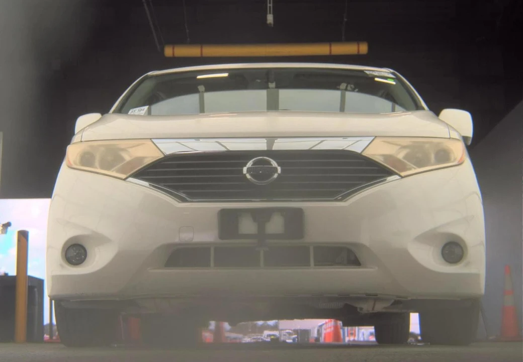 2013 Nissan Quest - Image 3 of 12