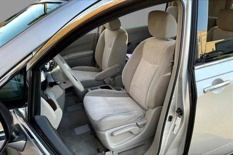 2013 Nissan Quest - Image 10 of 12