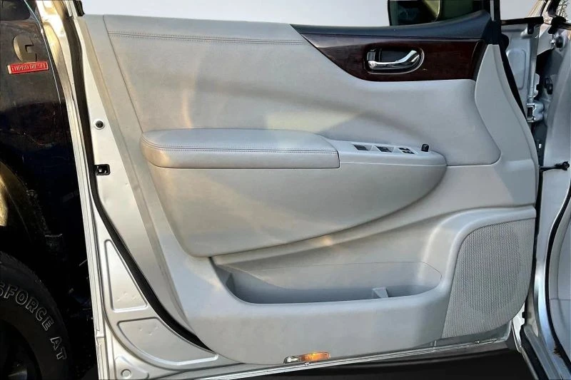 2013 Nissan Quest - Image 9 of 12