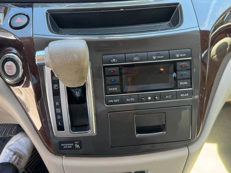 2013 Nissan Quest - Image 9 of 12
