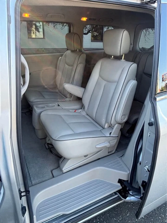 2013 Nissan Quest - Image 19 of 20