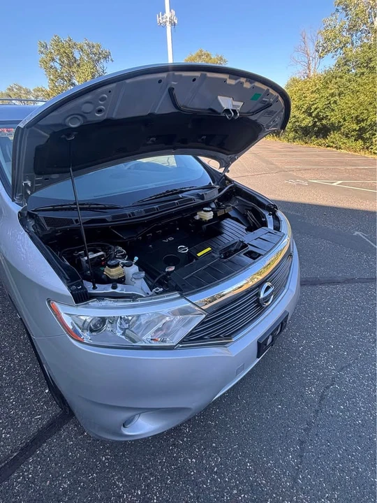 2013 Nissan Quest - Image 10 of 20