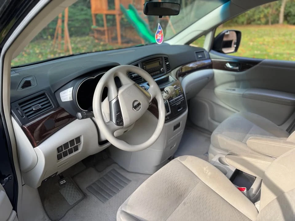 2013 Nissan Quest - Image 5 of 11