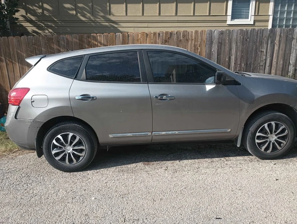 2013 Nissan Rogue - Image 2 of 6