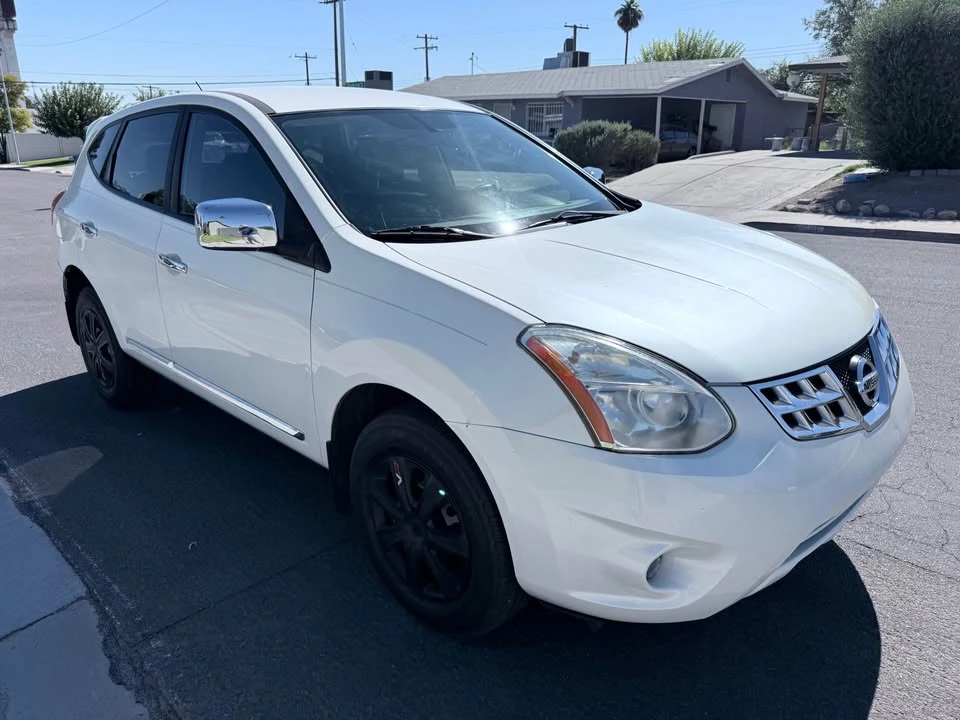 2013 Nissan Rogue - Image 2 of 9