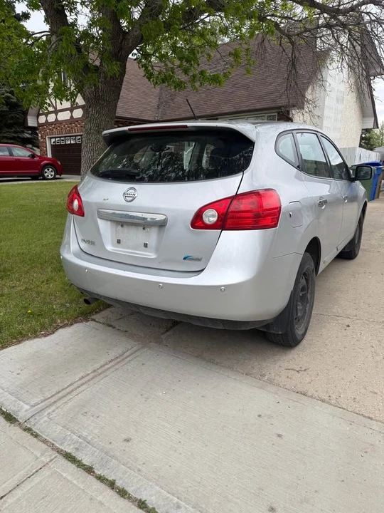 2013 Nissan Rogue - Image 2 of 6