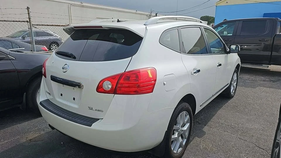 2013 Nissan Rogue - Image 2 of 4