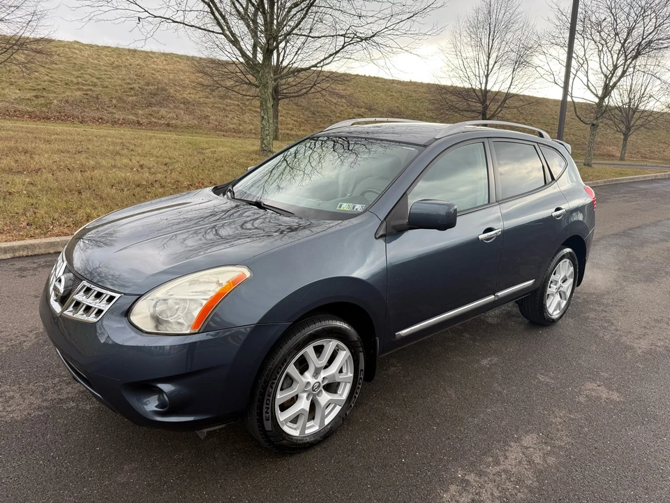 2013 Nissan Rogue - Image 2 of 3