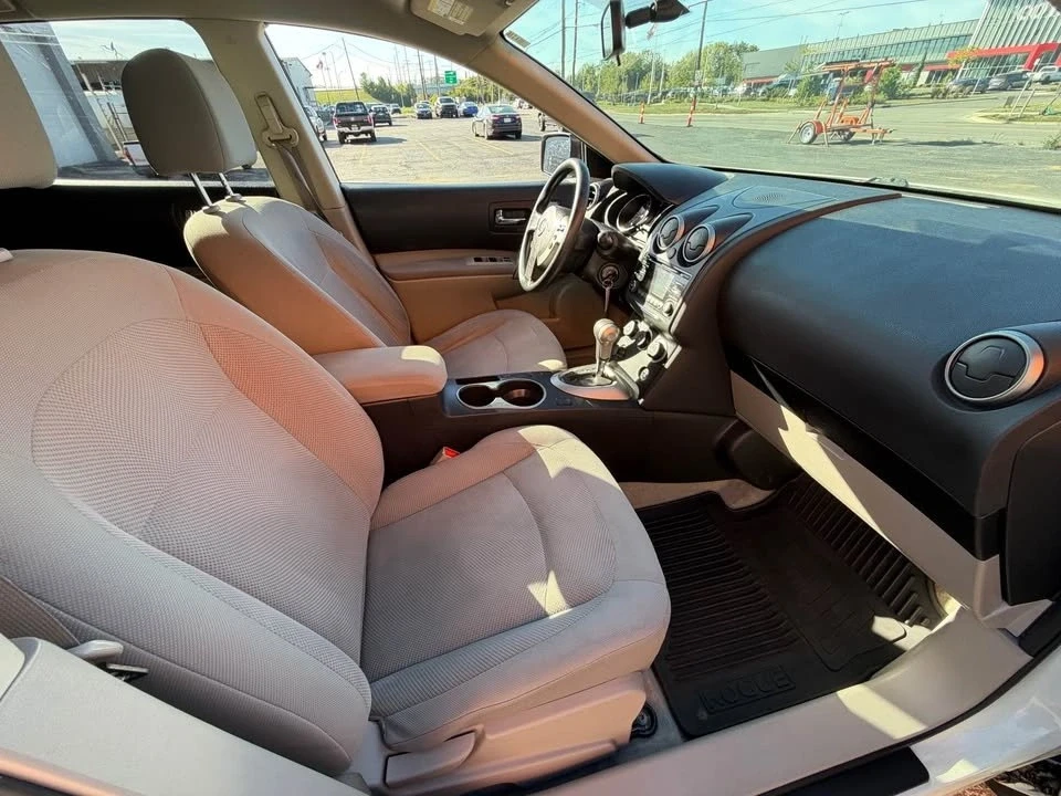 2013 Nissan Rogue - Image 10 of 12