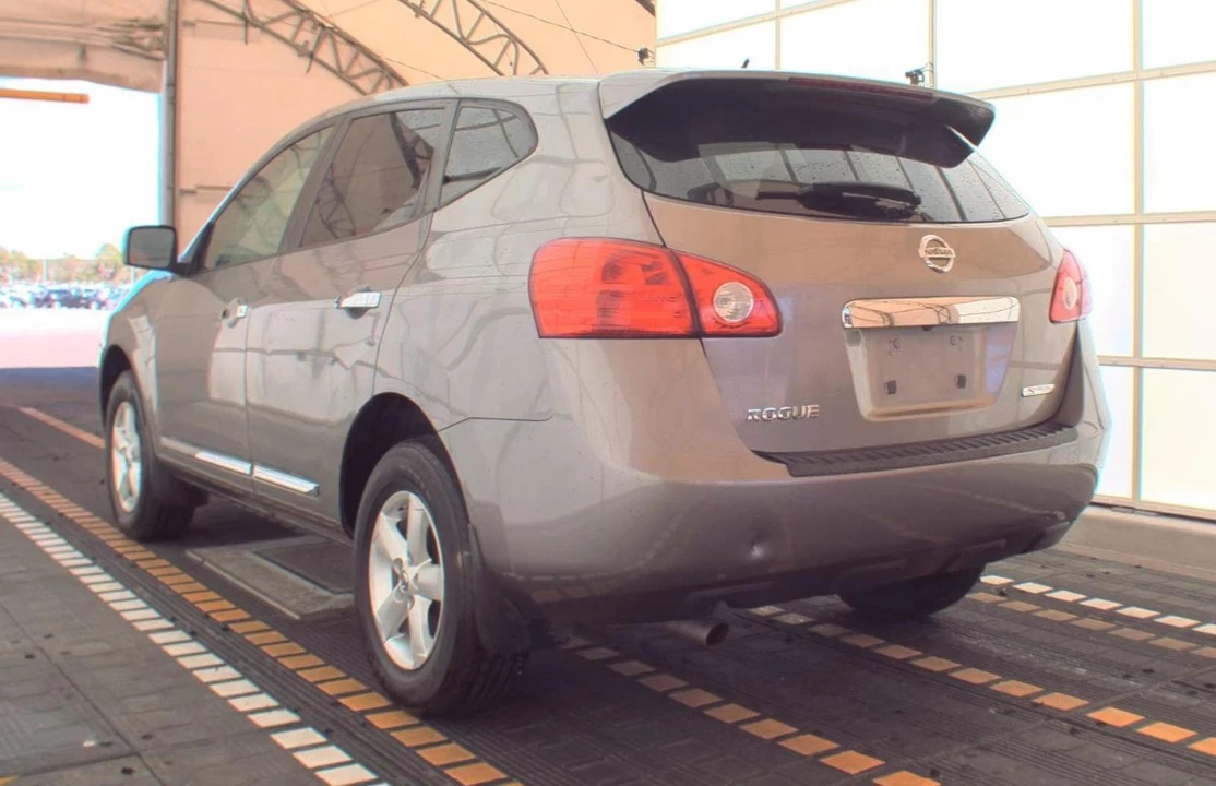 2013 Nissan Rogue - Image 6 of 11