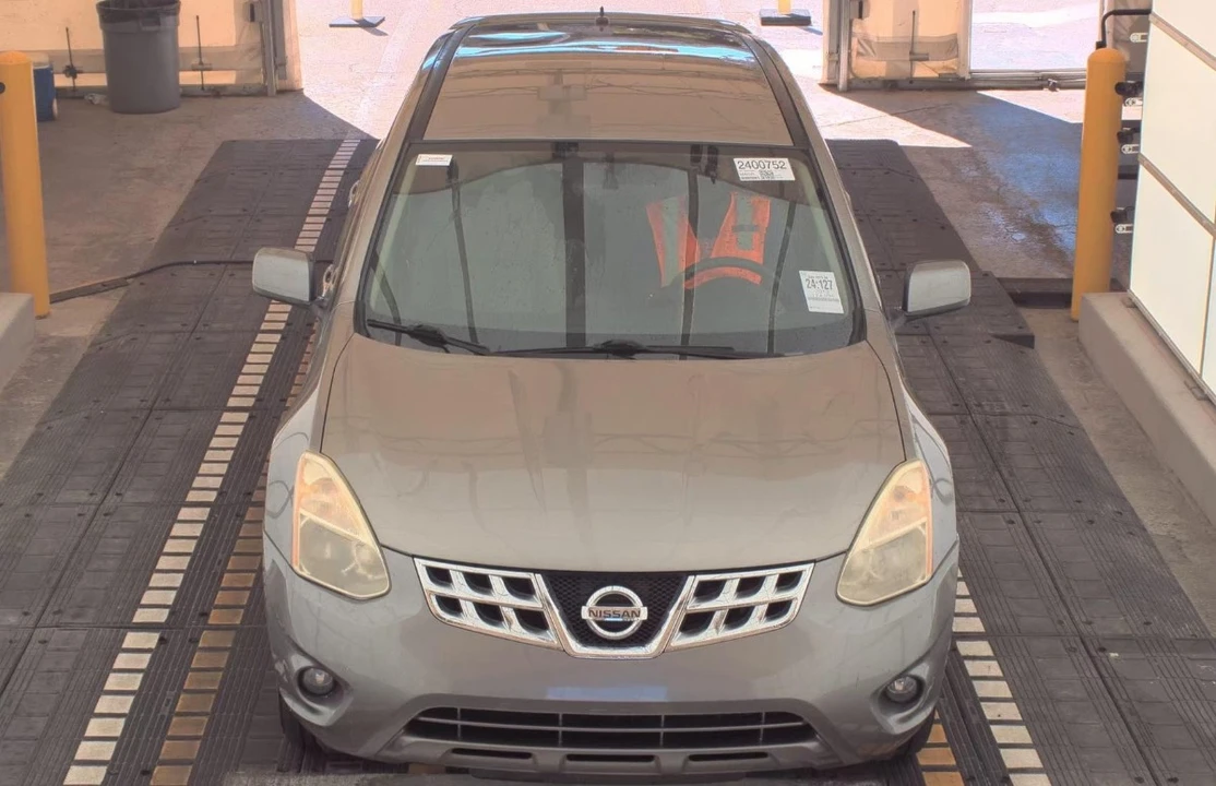 2013 Nissan Rogue - Image 2 of 11
