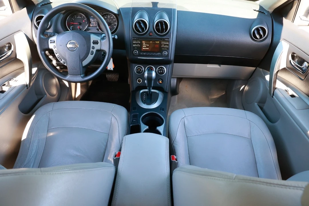 2013 Nissan Rogue - Image 2 of 12