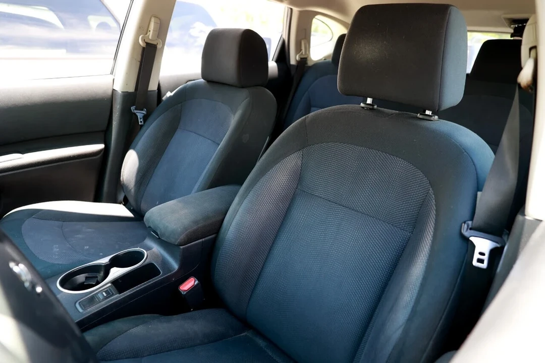 2013 Nissan Rogue - Image 6 of 12