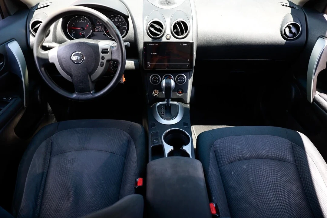 2013 Nissan Rogue - Image 2 of 12
