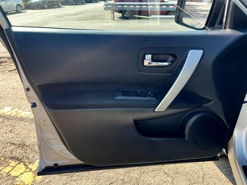 2013 Nissan Rogue - Image 11 of 12