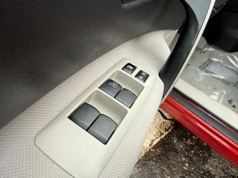 2013 Nissan Rogue - Image 10 of 12