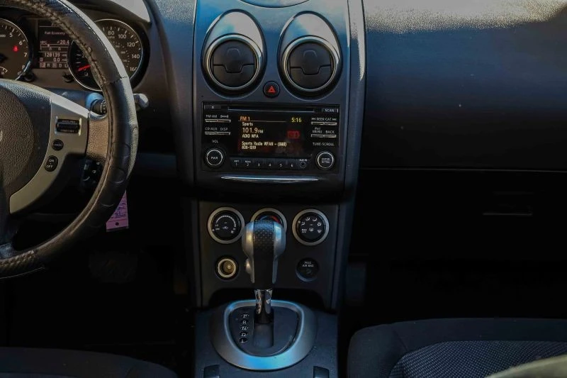 2013 Nissan Rogue - Image 10 of 12