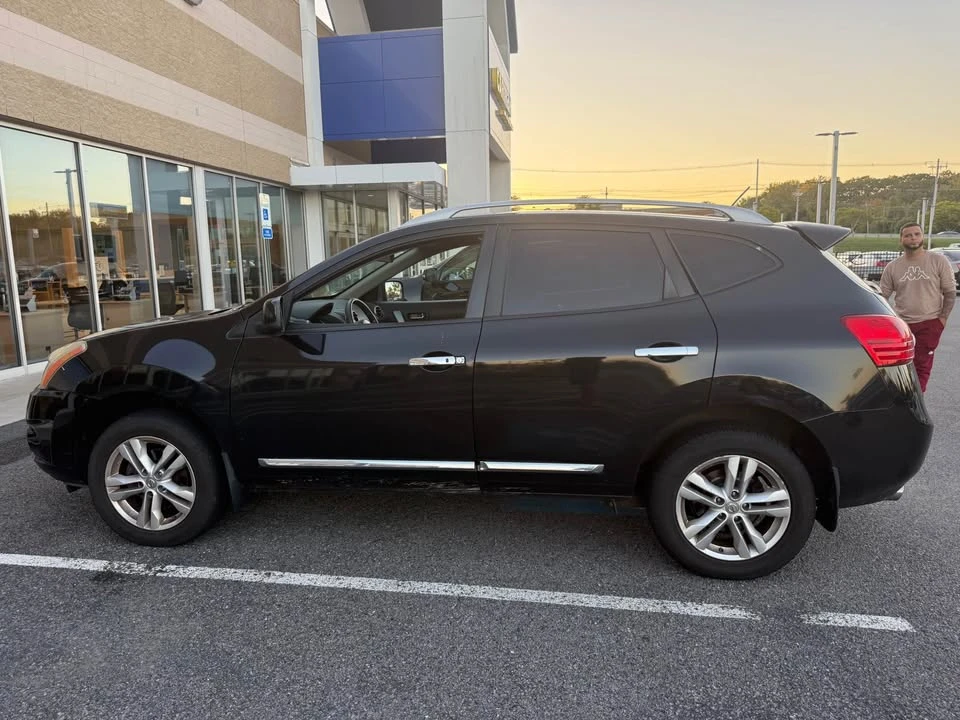 2013 Nissan Rogue - Image 2 of 9