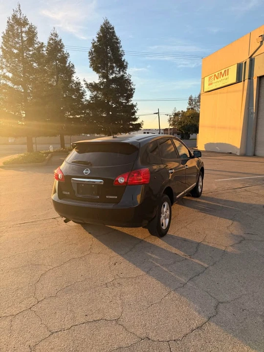 2013 Nissan Rogue - Image 2 of 4