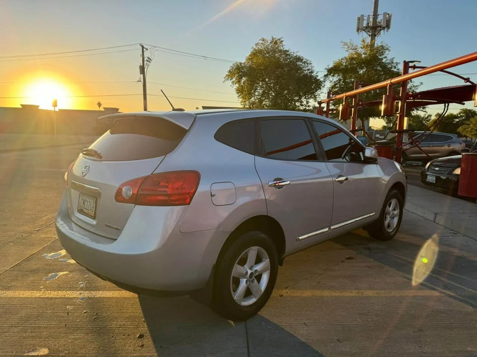 2013 Nissan Rogue - Image 3 of 4