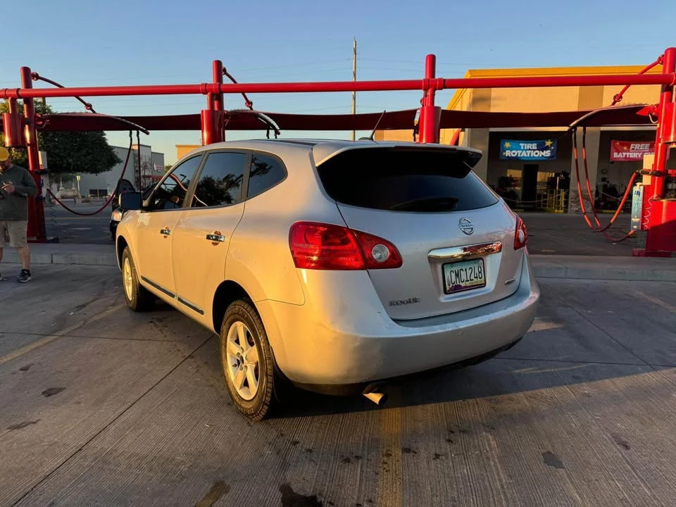 2013 Nissan Rogue - Image 2 of 4