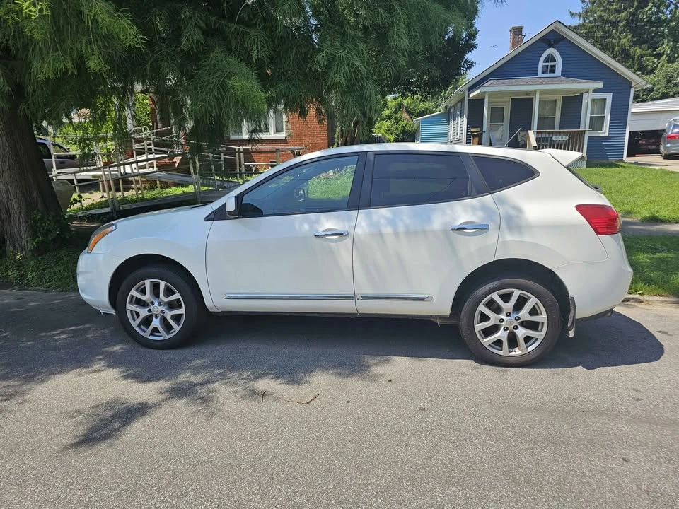 2013 Nissan Rogue - Image 6 of 8