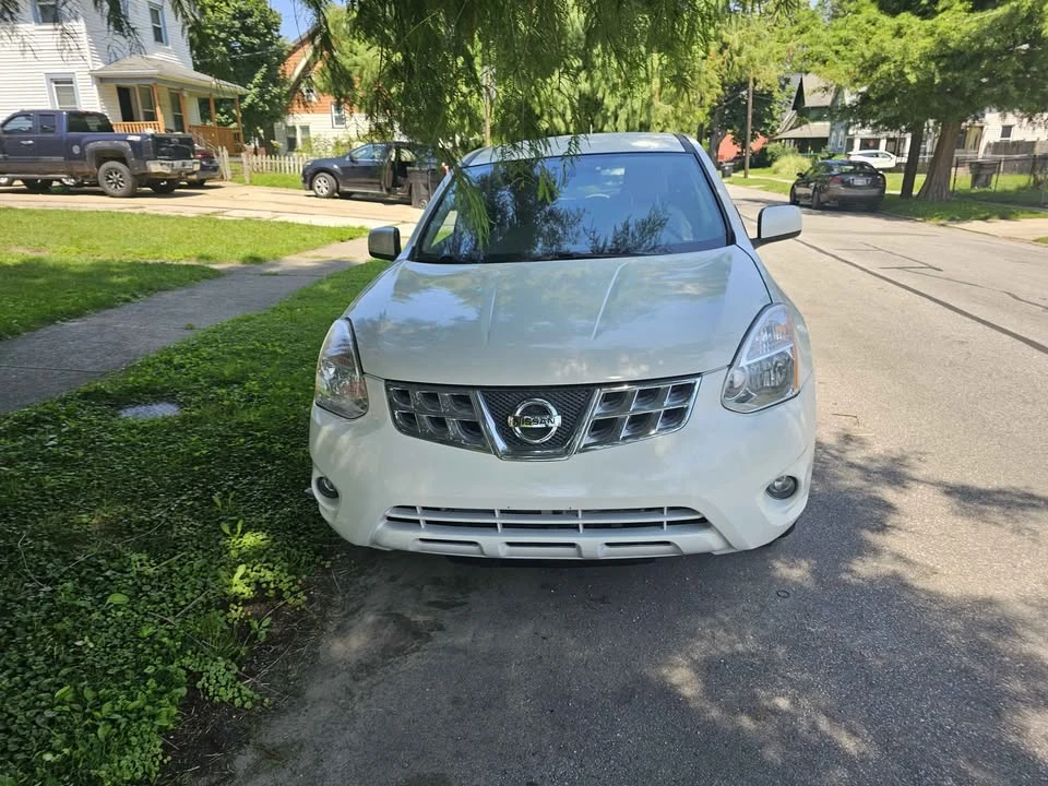 2013 Nissan Rogue - Image 2 of 8