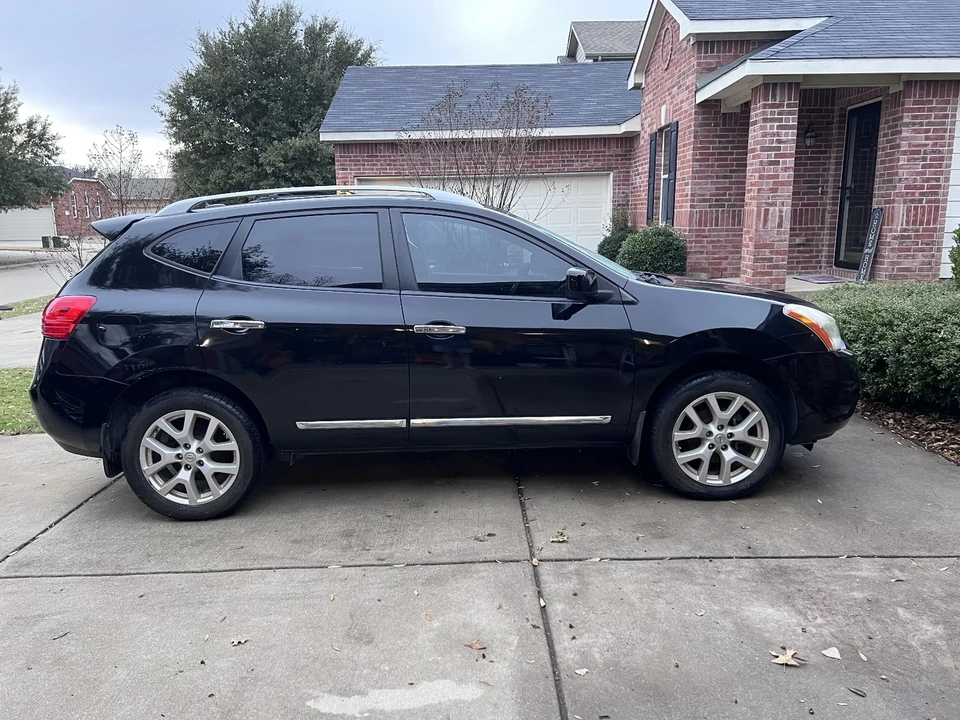 2013 Nissan Rogue - Image 2 of 11