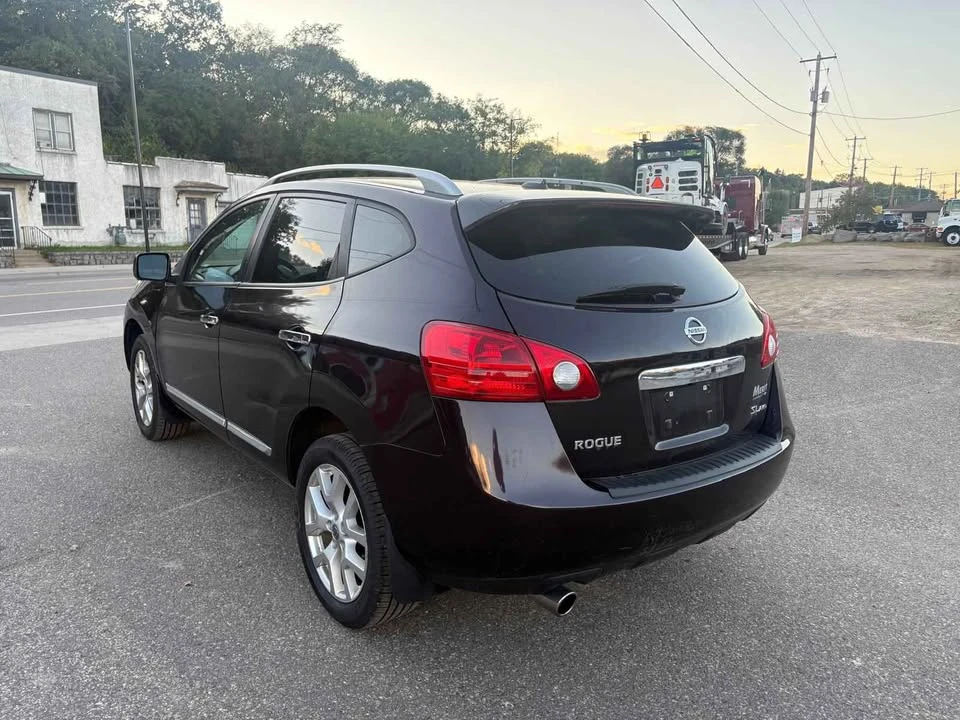 2013 Nissan Rogue - Image 9 of 11