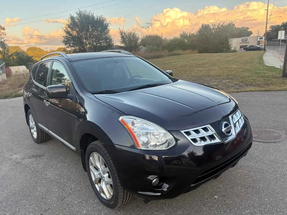 2013 Nissan Rogue - Image 2 of 11