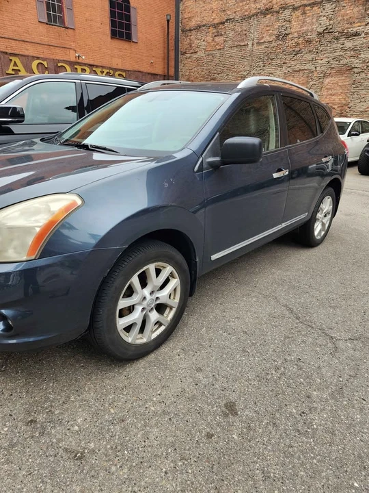 2013 Nissan Rogue - Image 2 of 3