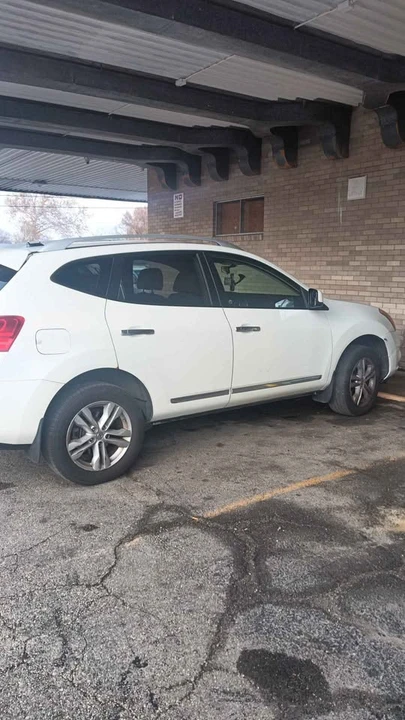 2013 Nissan Rogue - Image 2 of 4