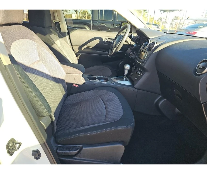 2013 Nissan Rogue - Image 10 of 12