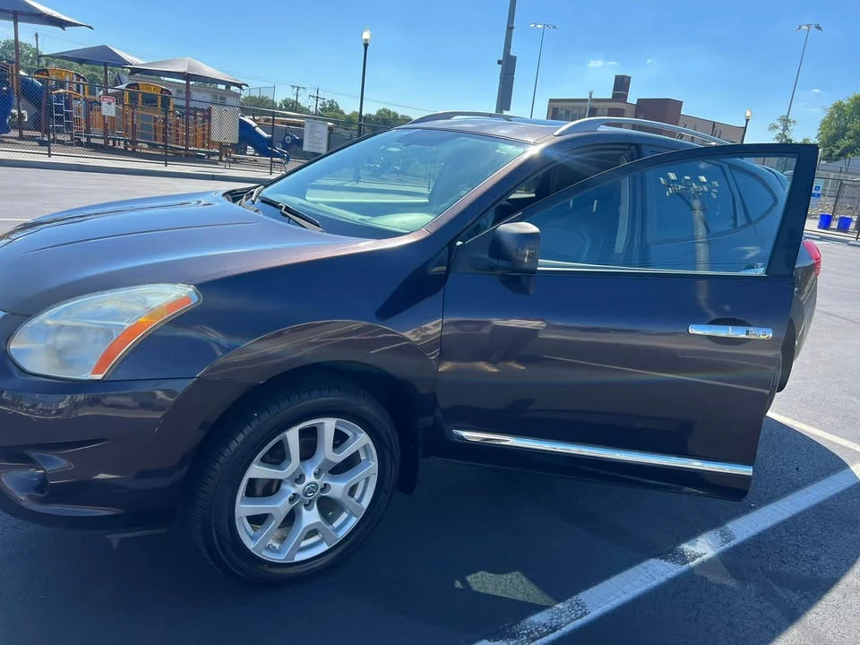 2013 Nissan Rogue - Image 2 of 9