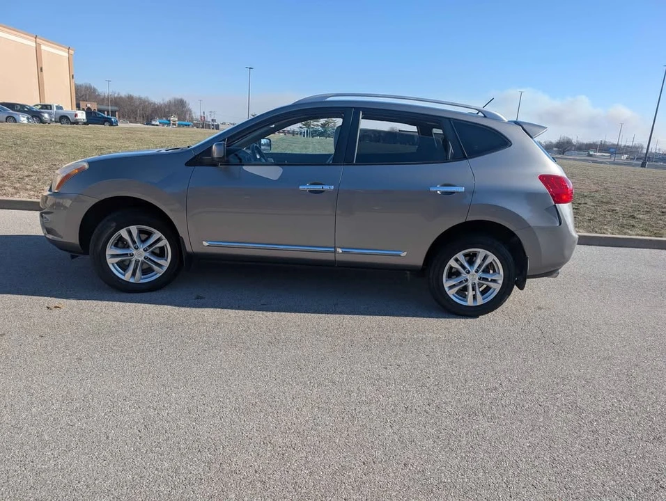 2013 Nissan Rogue - Image 11 of 16