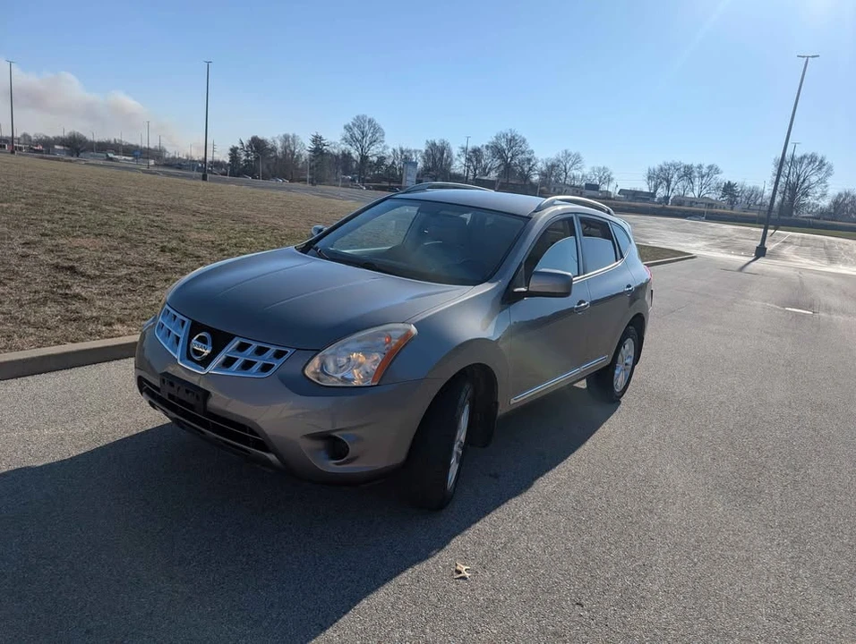 2013 Nissan Rogue - Image 10 of 16