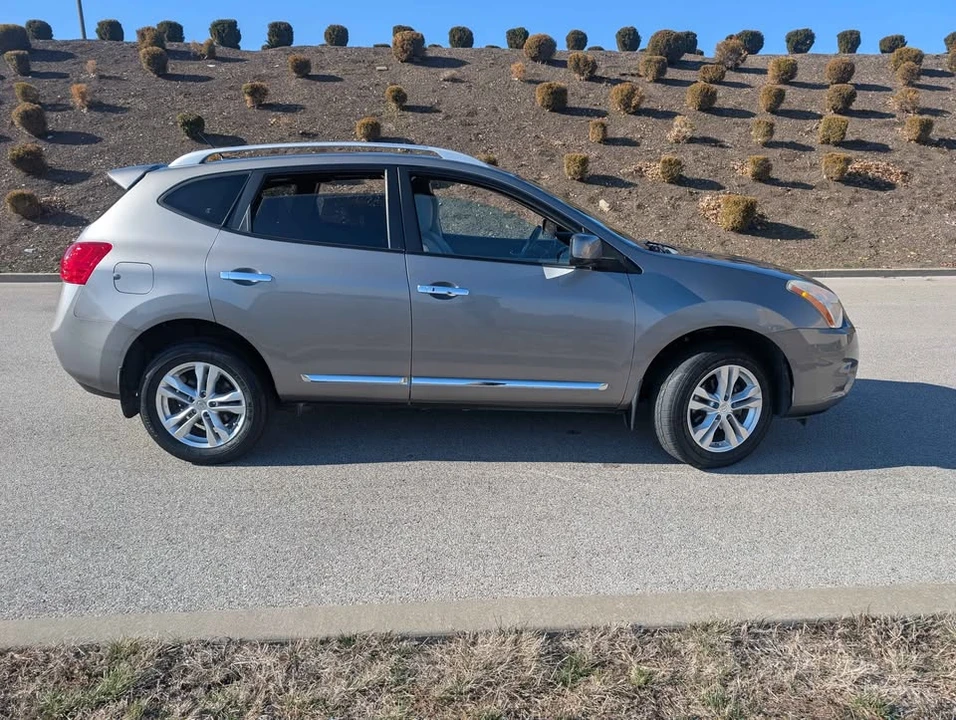 2013 Nissan Rogue - Image 2 of 16