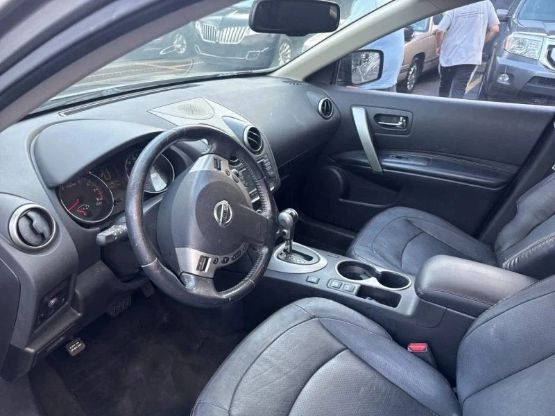 2013 Nissan Rogue - Image 2 of 4