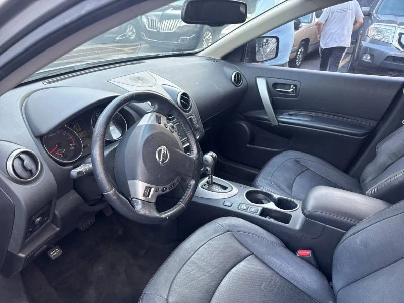 2013 Nissan Rogue - Image 2 of 4