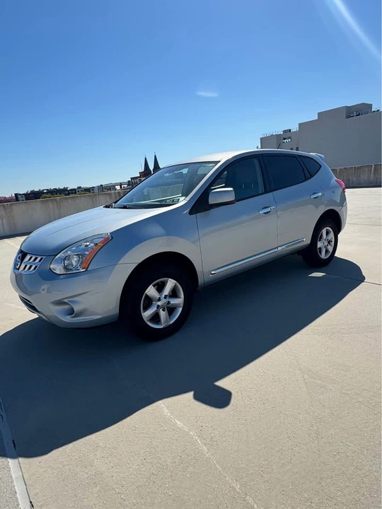 2013 Nissan Rogue - Image 2 of 8