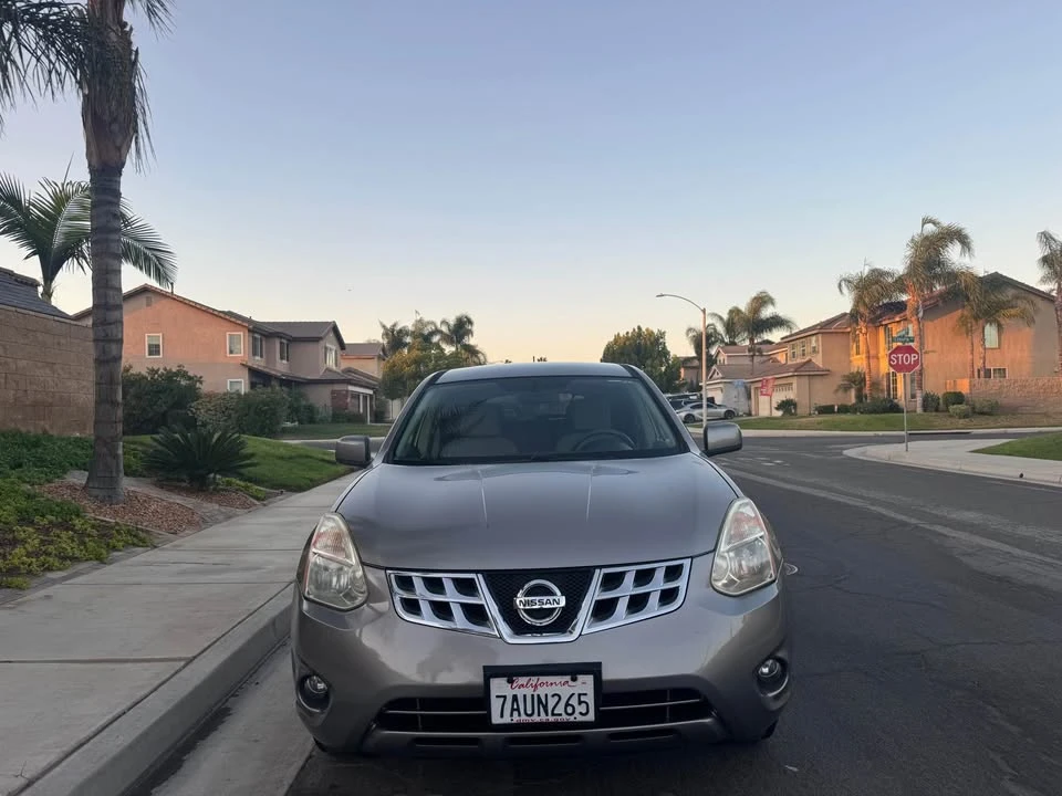 2013 Nissan Rogue - Image 2 of 10