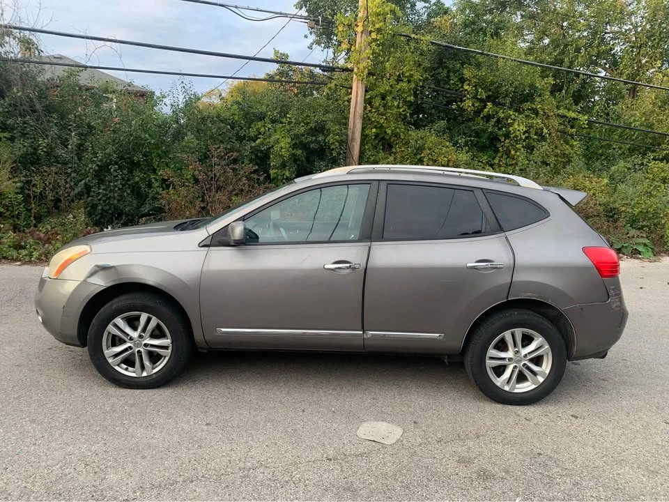 2013 Nissan Rogue - Image 2 of 3