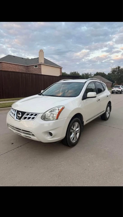 2013 Nissan Rogue - Image 2 of 12